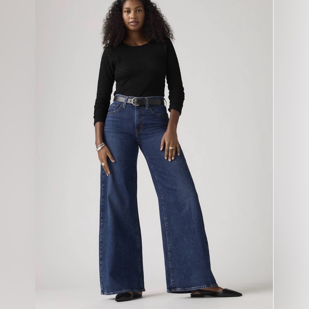 Levi’s Premium 728 High Rise Wide Leg Size 28